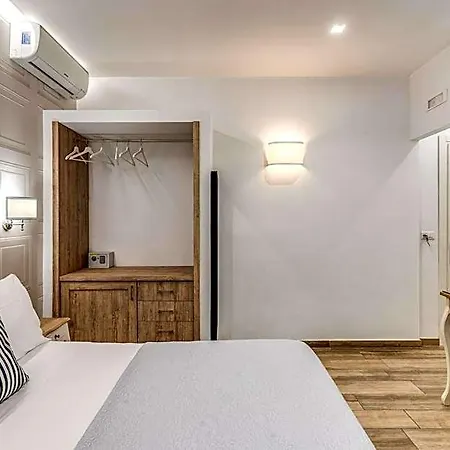 فندق مبيت وإفطار E Caffe Deluxe 4*