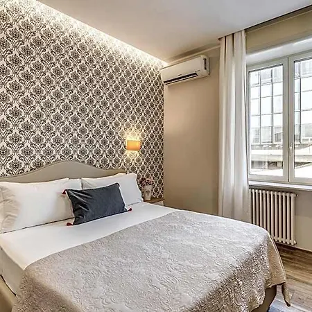 E Caffe Deluxe Bed & Breakfast