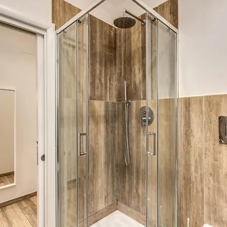 E Caffe Deluxe Bed & Breakfast