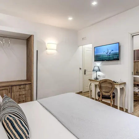 E Caffe Deluxe Bed & Breakfast