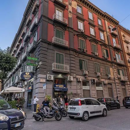 E Caffe Deluxe Bed & Breakfast 4*