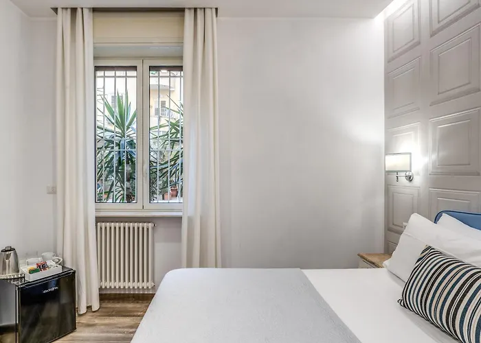 E Caffé Deluxe Bed & Breakfast 4*